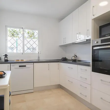 Privado Con Piscina Feriehus Marbella