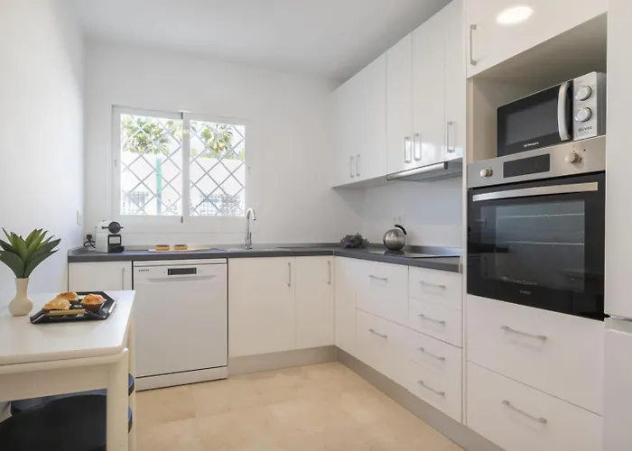 Privado Con Piscina Feriehus Marbella